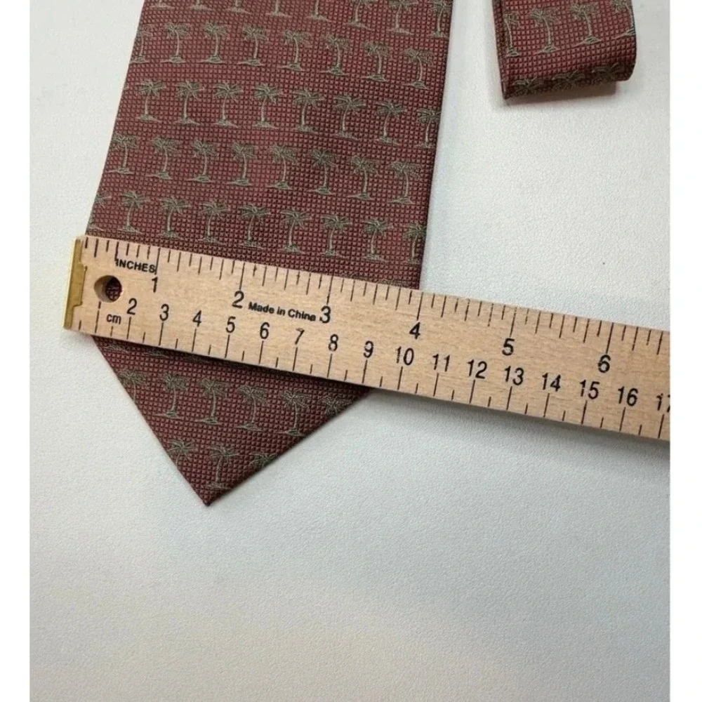 Tommy Bahama Burgundy 100% Silk Palm Tree Pattern Hand Made Mens Neck Tie